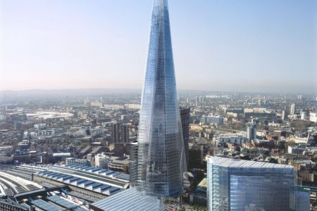 Lo Shard e, alla sua base, la stazione di London Bridge