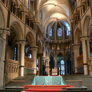 L'altare centrale della Cattedrale di Canterbury