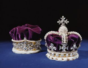 Il Diadema e la Corona di Stato di Maria di Modena (Maria Beatrice d'Este) realizzati per la sua incoronazione con il re Giacomo II nel 1685. I Gioielli della Corona © HM Queen Elizabeth II, 2001