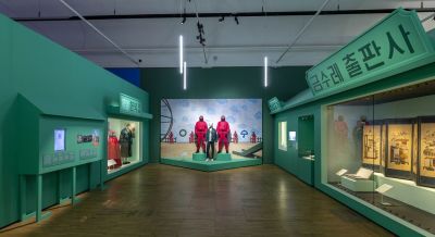 Installation image, Hallyu! The Korean Wave at the V&A Ⓒ Victoria and Albert Museum, London (17)