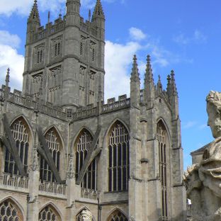 L'Abbazia di Bath è stata costruita tra il 1499 e il 1616 in prossimità delle Terme Romane.