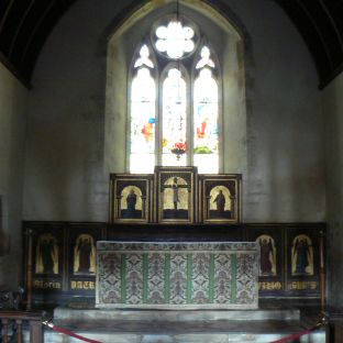 L'interno della piccola chiesa di Avebury