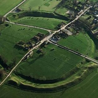 Solo guardando Avebury dall'alto si può scoprire l'ampiezza del sito archeologico.