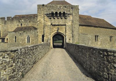 L'ingresso al castello