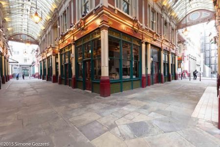 Leadenhall Market durante il weekend appare deserto