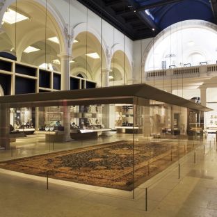 Victoria and Albert Museum: Jameel Gallery © Victoria and Albert Museum, London